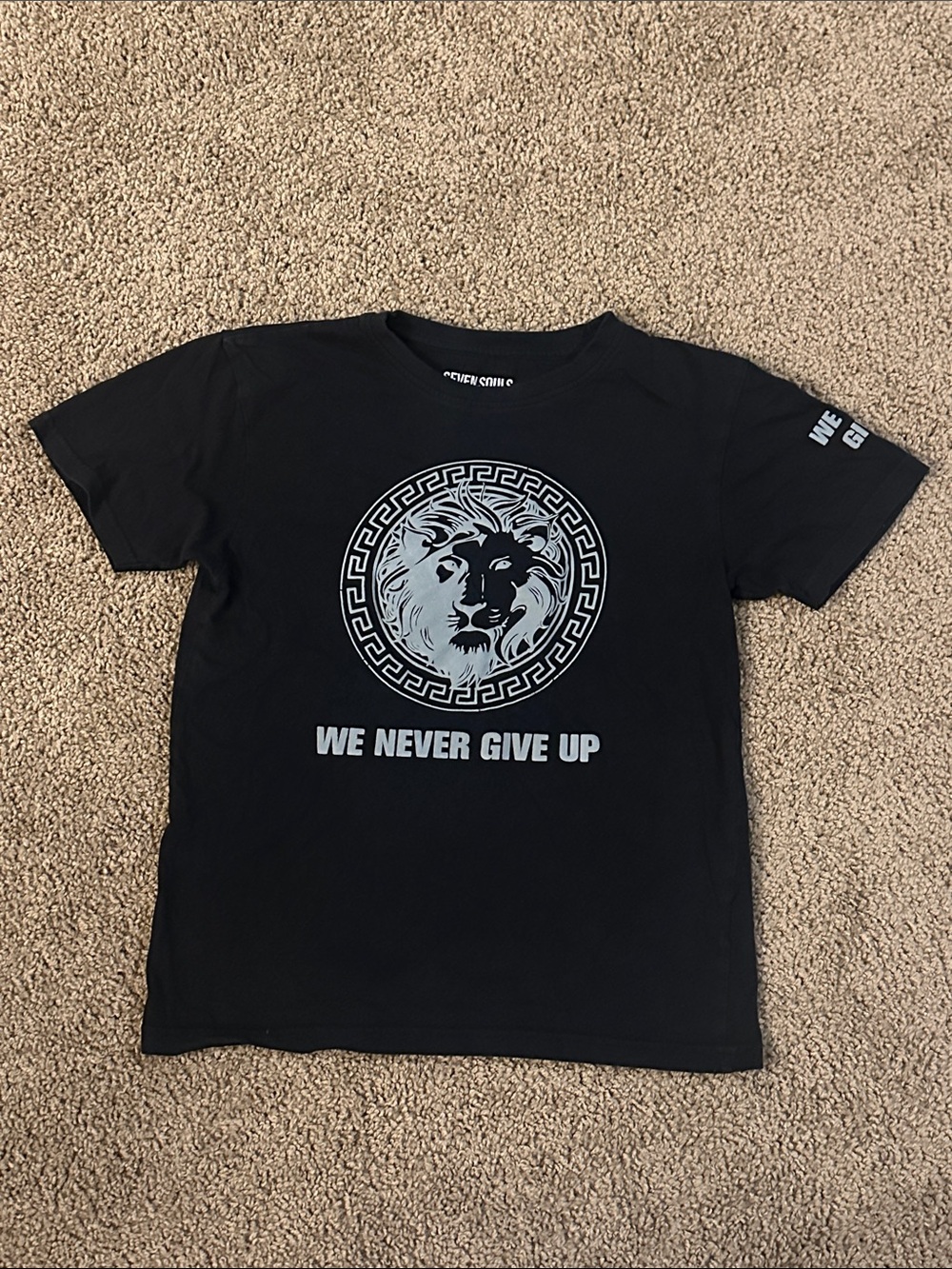 Kids Black 'We Never Give Up' Lion Graphic Tee
